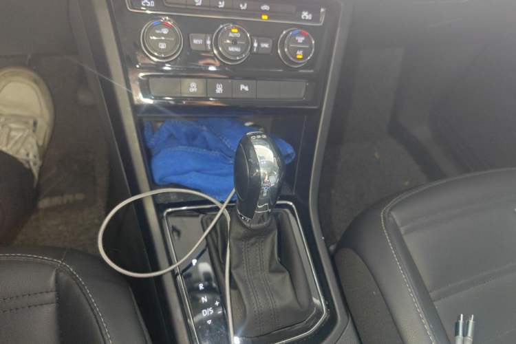 Used Volkswagen Touran 2018 Volkswagen Touran L 280TSI DSG Comfort Edition 7 Seats China V Emission Standard Gear Lever