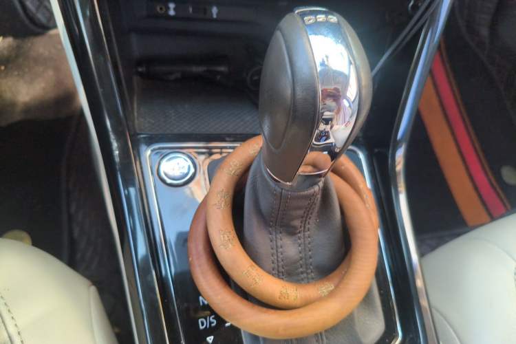 Used Volkswagen Touran 2018 Volkswagen Touran L 280TSI DSG Luxury Edition 6-seater Gear Lever
