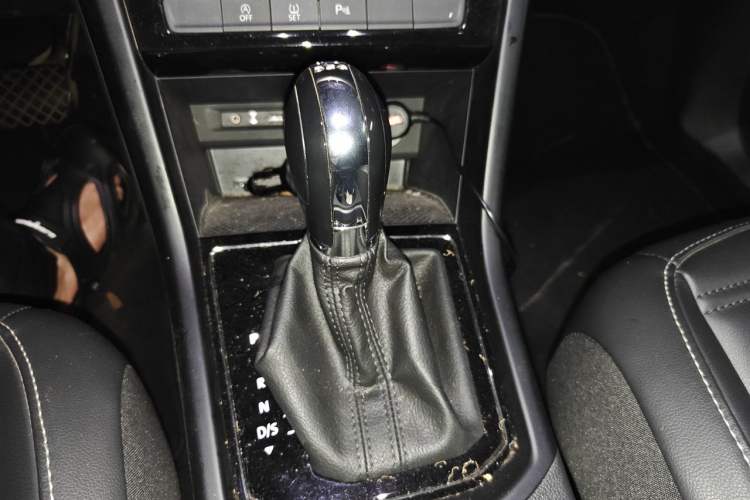Used Volkswagen Touran 2018 Volkswagen Touran L 280TSI DSG Comfort Edition 7 Seats China VI Standard Gear Lever