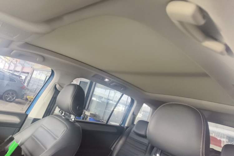 Used Volkswagen Touran 2018 Volkswagen Touran L 280TSI DSG Comfort Edition 7 Seats China VI Standard Headliner
