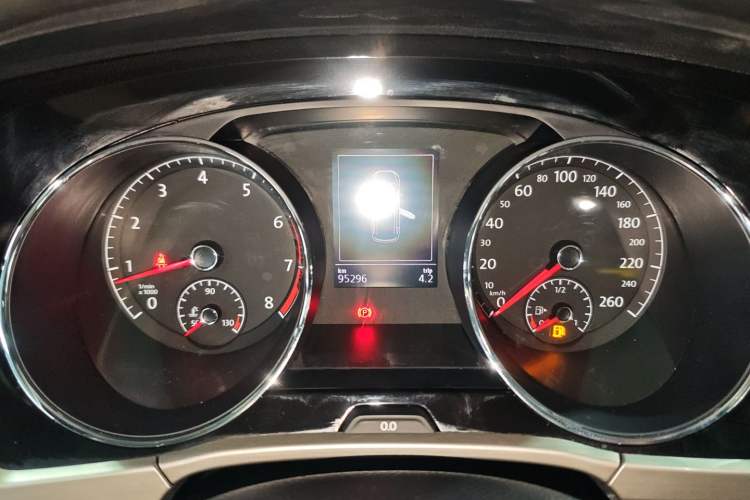 Used Volkswagen Touran 2018 Volkswagen Touran L 280TSI DSG Comfort Edition 7-seater Instrument Cluster