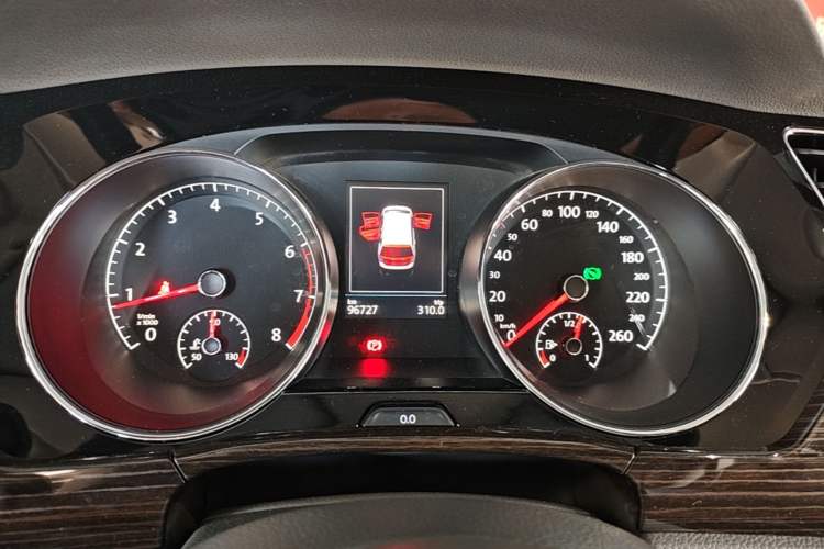 Used Volkswagen Touran 2018 Volkswagen Touran L 280TSI DSG Luxury Edition 6-seater Instrument Cluster