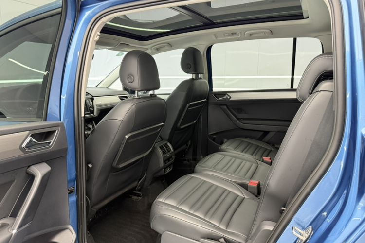 Used Volkswagen Touran 2018 Volkswagen Touran L 280TSI DSG Comfort Edition 7 Seats China VI Standard Interior 1