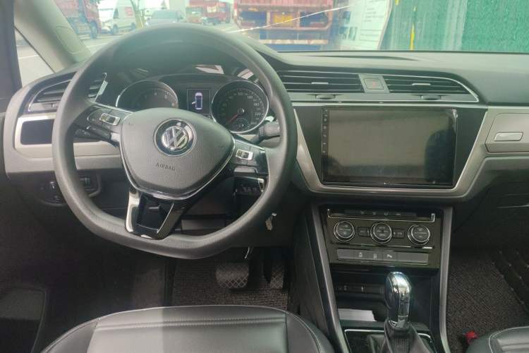 Used Volkswagen Touran 2018 Volkswagen Touran L 280TSI DSG Comfort Edition 7 Seats China V Emission Standard Interior 2