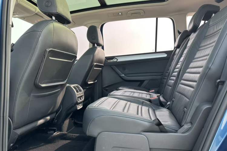 Used Volkswagen Touran 2018 Volkswagen Touran L 280TSI DSG Comfort Edition 7-seater Interior 2