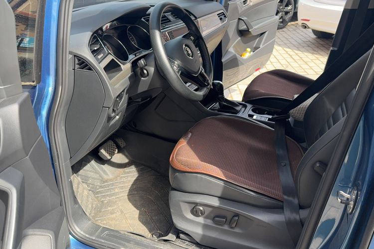 Used Volkswagen Touran 2018 Volkswagen Touran L 280TSI DSG Comfort Edition 7 Seats China V Emission Standard Interior 2