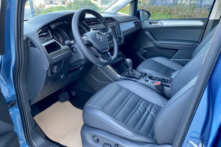 Used Volkswagen Touran 2018 Volkswagen Touran L 330TSI DSG Luxury Edition Interior 3