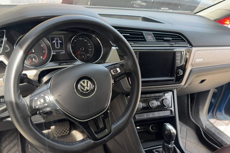 Used Volkswagen Touran 2018 Volkswagen Touran L 280TSI DSG Comfort Edition 7 Seats China V Emission Standard Interior 3