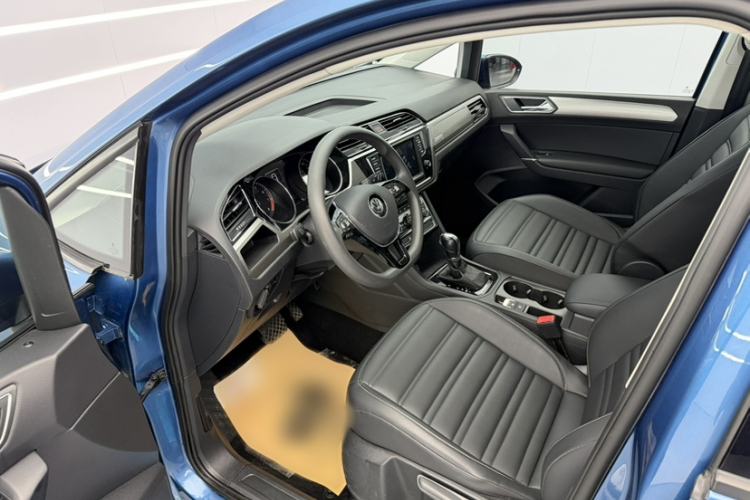 Used Volkswagen Touran 2018 Volkswagen Touran L 280TSI DSG Comfort Edition 7 Seats China VI Standard Interior 3