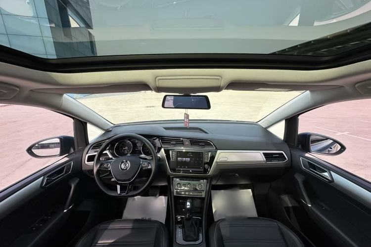Used Volkswagen Touran 2018 Volkswagen Touran L 280TSI DSG Comfort Edition 7-seater Interior 5