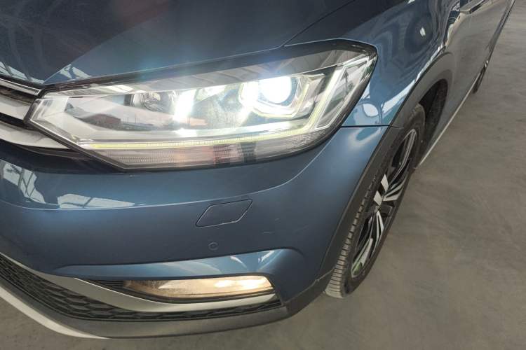 Used Volkswagen Touran 2018 Volkswagen Touran L 280TSI DSG Boundary Edition 7 Seats China VI Standard Left Front Headlight