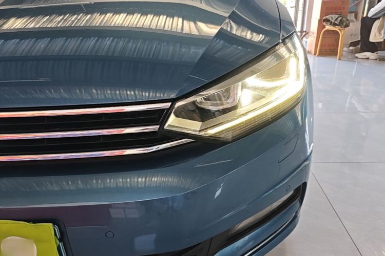 Used Volkswagen Touran 2018 Volkswagen Touran L 280TSI DSG Luxury Edition 6-seater Left Front Headlight