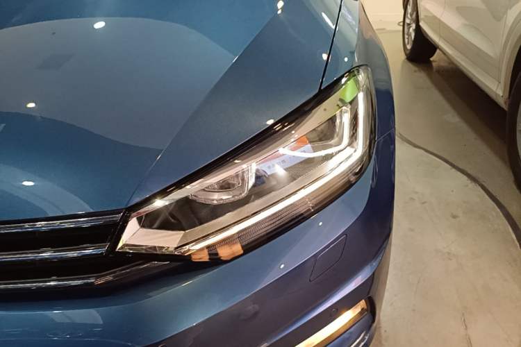 Used Volkswagen Touran 2018 Volkswagen Touran L 280TSI DSG Luxury Edition 7 Seats Left Front Headlight