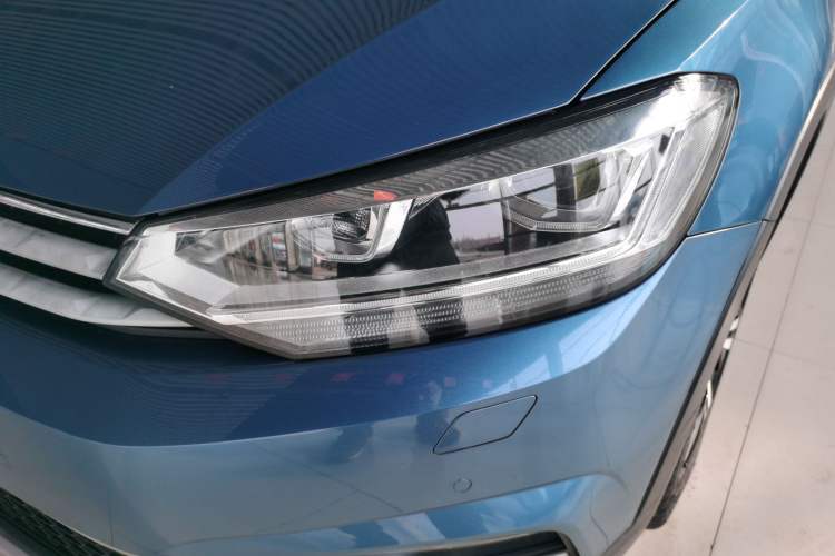 Used Volkswagen Touran 2018 Volkswagen Touran L 280TSI DSG Boundary Edition 7 Seats China VI Standard Left Front Headlight