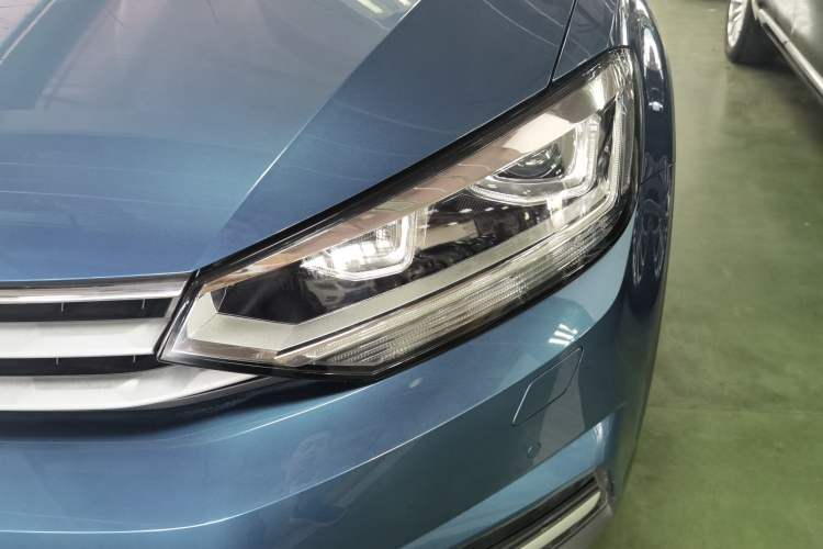 Used Volkswagen Touran 2018 Volkswagen Touran L 280TSI DSG Boundary Edition 7 Seats China VI Standard Left Front Headlight