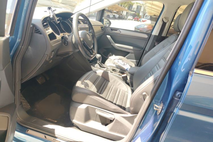 Used Volkswagen Touran 2018 Volkswagen Touran L 280TSI DSG Boundary Edition 7 Seats China V Emission Standard Left Front Seat