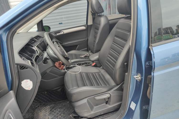 Used Volkswagen Touran 2018 Volkswagen Touran L 280TSI DSG Comfort Edition 7 Seats China VI Standard Left Front Seat