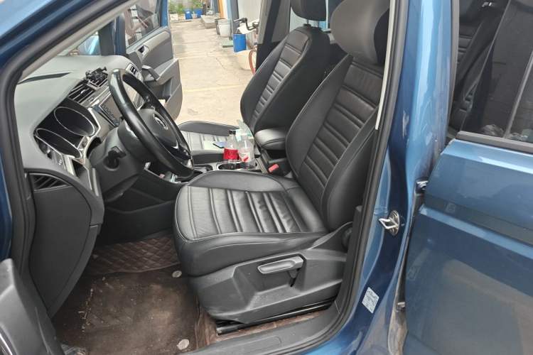 Used Volkswagen Touran 2018 Volkswagen Touran L 280TSI DSG Comfort Edition 7-seater Left Front Seat