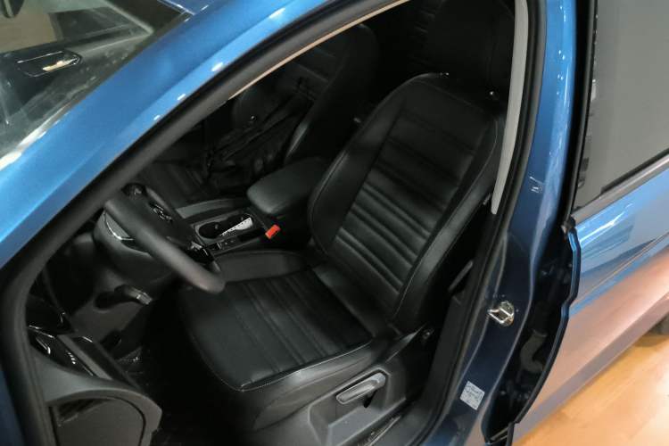 Used Volkswagen Touran 2018 Volkswagen Touran L 280TSI DSG Comfort Edition 7 Seats China VI Standard Left Front Seat