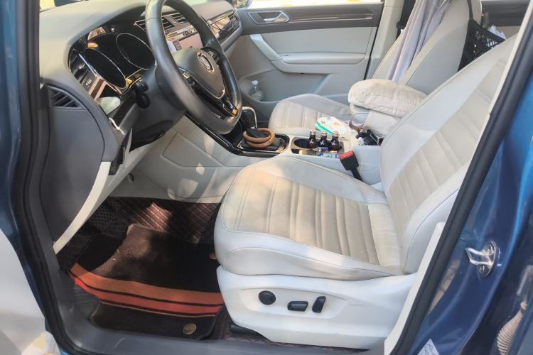 Used Volkswagen Touran 2018 Volkswagen Touran L 280TSI DSG Luxury Edition 6-seater Left Front Seat
