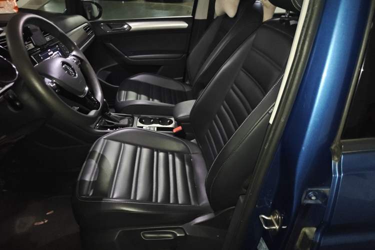 Used Volkswagen Touran 2018 Volkswagen Touran L 280TSI DSG Comfort Edition 7 Seats China VI Standard Left Front Seat