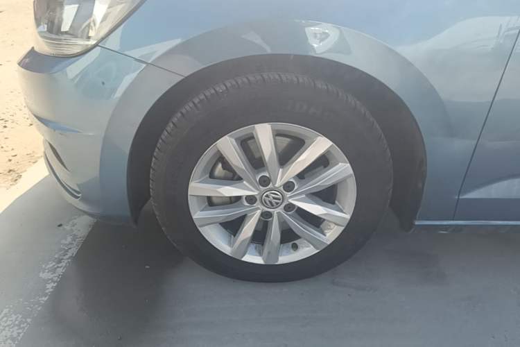 Used Volkswagen Touran 2018 Volkswagen Touran L 280TSI DSG Comfort Edition 7 Seats China V Emission Standard Left Front Wheel Hub