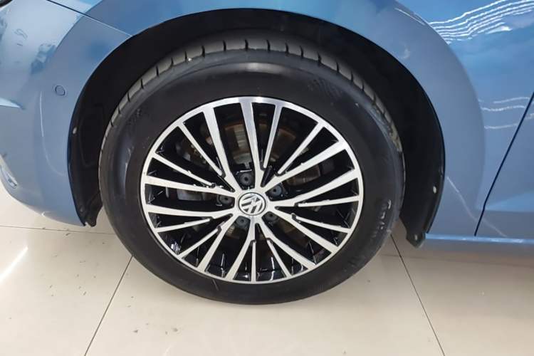 Used Volkswagen Touran 2018 Volkswagen Touran L 330TSI DSG Luxury Edition Left Front Wheel Hub