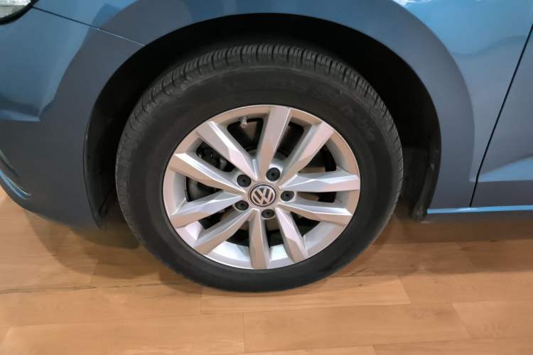 Used Volkswagen Touran 2018 Volkswagen Touran L 280TSI DSG Comfort Edition 7 Seats China VI Standard Left Front Wheel Hub