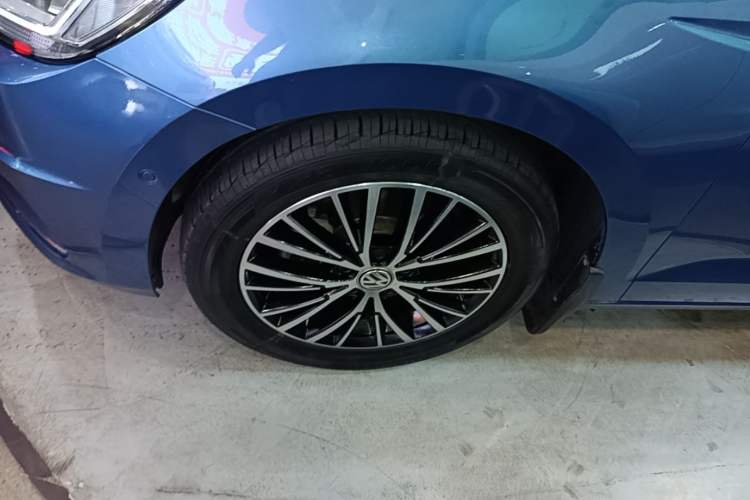 Used Volkswagen Touran 2018 Volkswagen Touran L 280TSI DSG Luxury Edition 7 Seats Left Front Wheel Hub