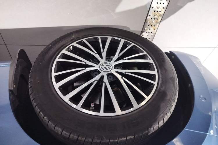 Used Volkswagen Touran 2018 Volkswagen Touran L 280TSI DSG Luxury Edition 7 Seats Left Front Wheel Hub
