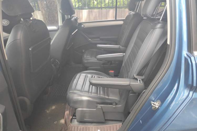 Used Volkswagen Touran 2018 Volkswagen Touran L 330TSI DSG Luxury Edition Left Rear Seat