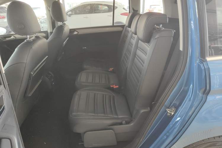 Used Volkswagen Touran 2018 Volkswagen Touran L 280TSI DSG Luxury Edition 7 Seats Left Rear Seat
