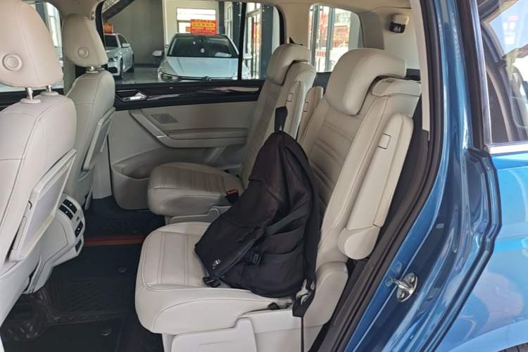 Used Volkswagen Touran 2018 Volkswagen Touran L 280TSI DSG Luxury Edition 6-seater Left Rear Seat