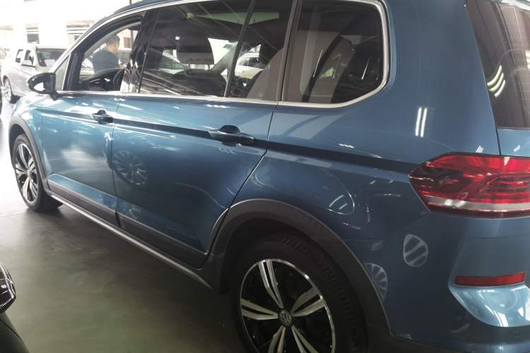 Used Volkswagen Touran 2018 Volkswagen Touran L 280TSI DSG Boundary Edition 7 Seats China VI Standard Left Side