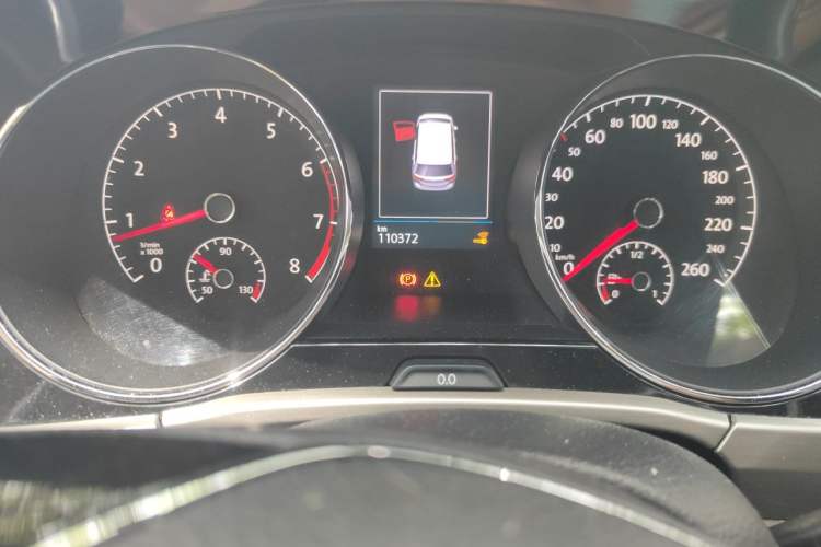 Used Volkswagen Touran 2018 Volkswagen Touran L 330TSI DSG Luxury Edition Odometer Close Up