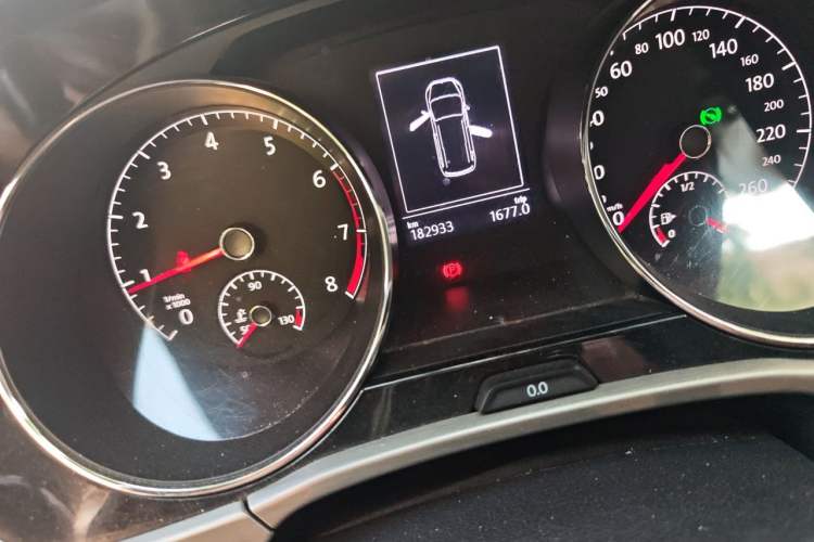 Used Volkswagen Touran 2018 Volkswagen Touran L 280TSI DSG Boundary Edition 7 Seats China V Emission Standard Odometer Close Up
