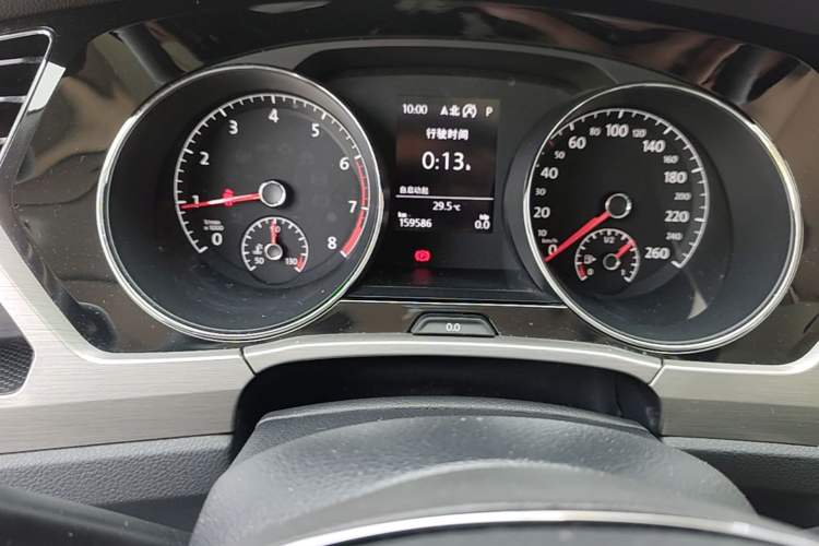 Used Volkswagen Touran 2018 Volkswagen Touran L 280TSI DSG Comfort Edition 7 Seats China VI Standard Odometer Close Up