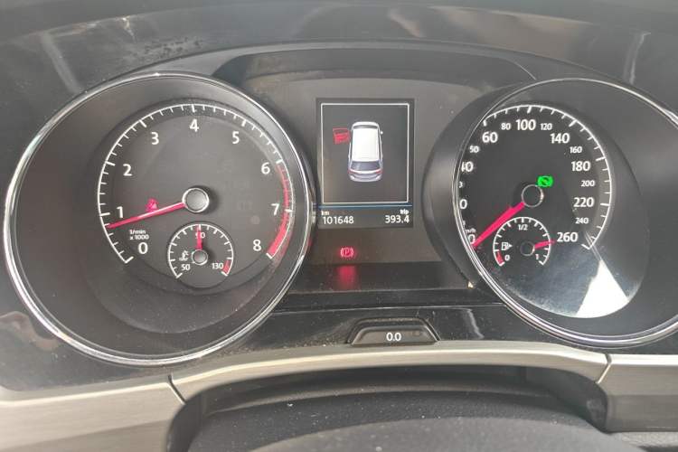 Used Volkswagen Touran 2018 Volkswagen Touran L 280TSI DSG Luxury Edition 6-seater Odometer Close Up