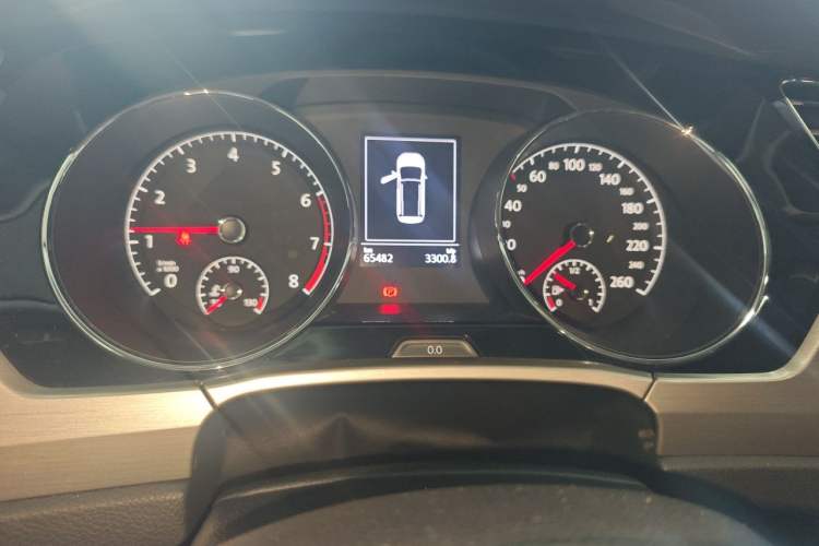 Used Volkswagen Touran 2018 Volkswagen Touran L 280TSI DSG Comfort Edition 7 Seats China VI Standard Odometer Close Up