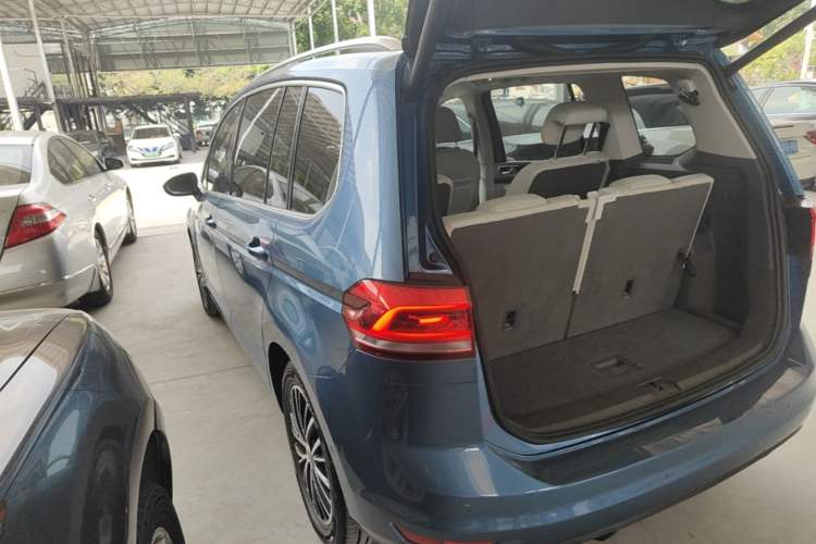 Used Volkswagen Touran 2018 Volkswagen Touran L 280TSI DSG Luxury Edition 6-seater Rear Left 45 Deg