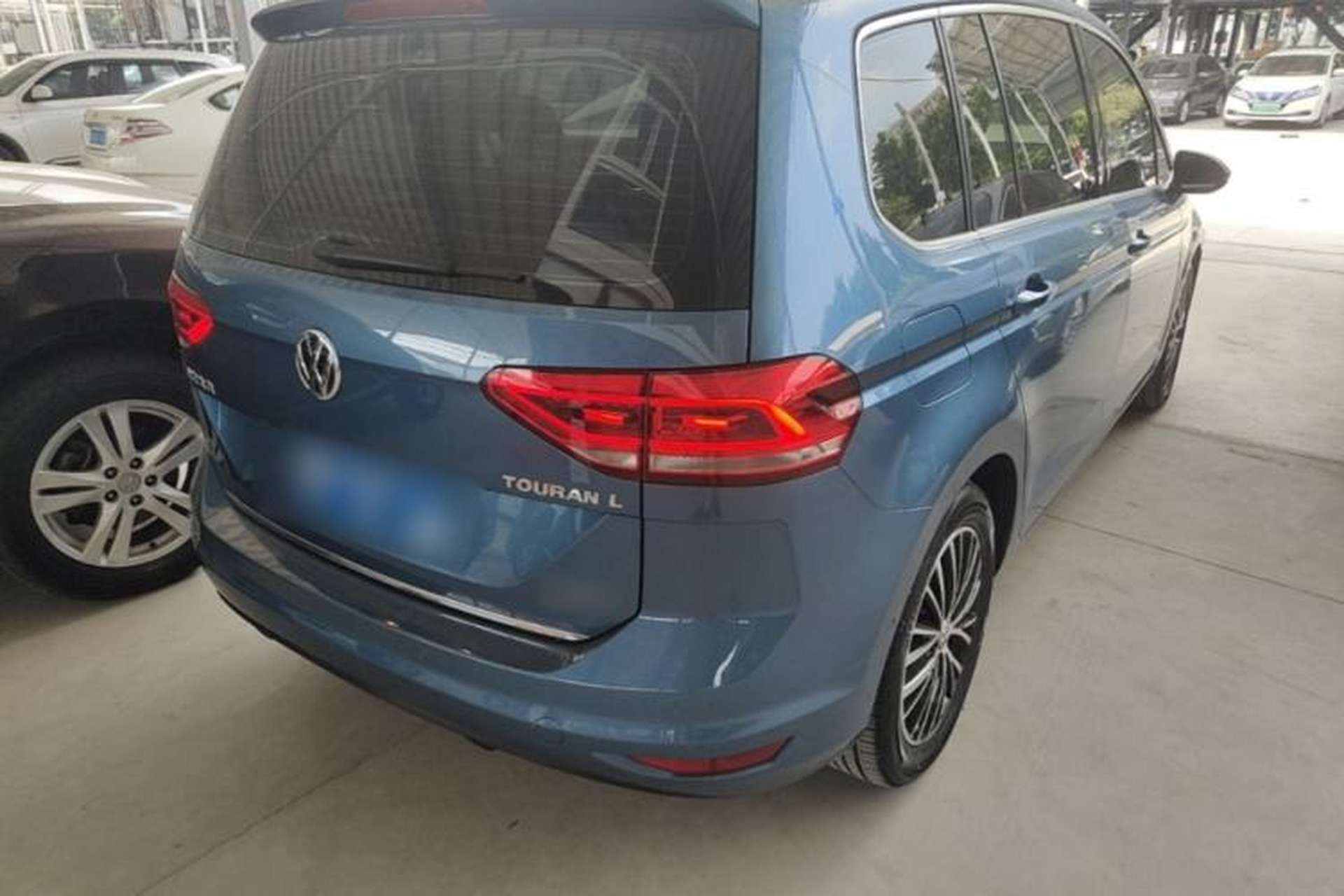 Used Volkswagen Touran 2018 Volkswagen Touran L 280TSI DSG Luxury Edition 6-seater Rear Right 45 Deg