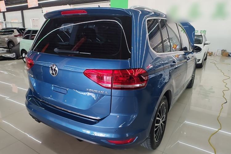 Used Volkswagen Touran 2018 Volkswagen Touran L 330TSI DSG Luxury Edition Rear Right 45 Deg