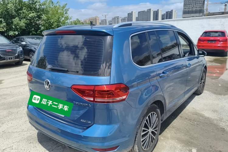 Used Volkswagen Touran 2018 Volkswagen Touran L 330TSI DSG Luxury Edition Rear Right 45 Deg