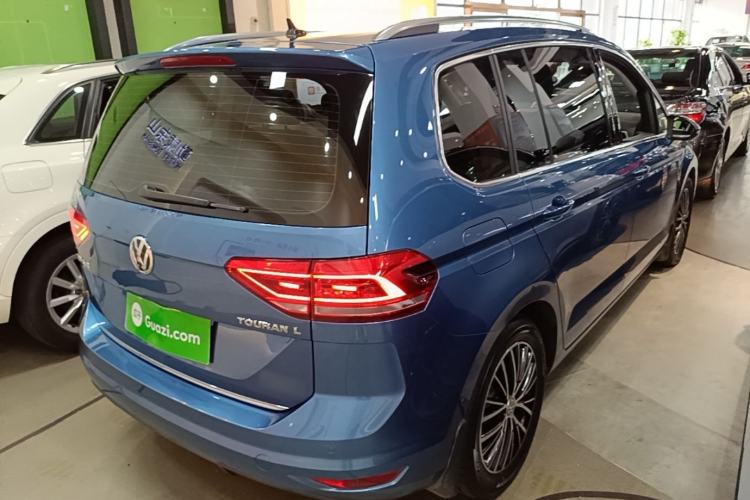 Used Volkswagen Touran 2018 Volkswagen Touran L 280TSI DSG Luxury Edition 7 Seats Rear Right 45 Deg