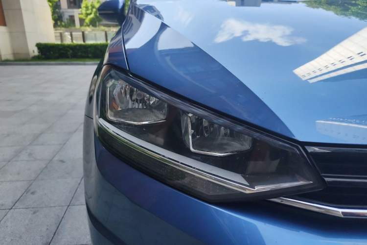 Used Volkswagen Touran 2018 Volkswagen Touran L 280TSI DSG Comfort Edition 7 Seats China VI Standard Right Front Headlight