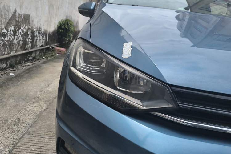 Used Volkswagen Touran 2018 Volkswagen Touran L 280TSI DSG Comfort Edition 7 Seats China V Emission Standard Right Front Headlight