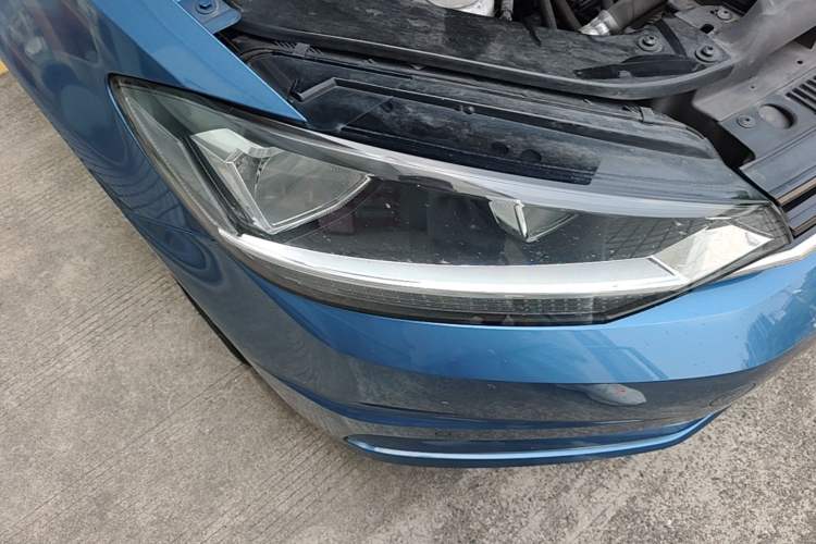 Used Volkswagen Touran 2018 Volkswagen Touran L 280TSI DSG Comfort Edition 7 Seats China VI Standard Right Front Headlight