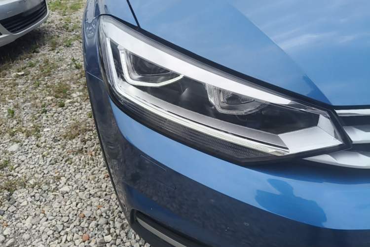 Used Volkswagen Touran 2018 Volkswagen Touran L 280TSI DSG Boundary Edition 7 Seats China V Emission Standard Right Front Headlight