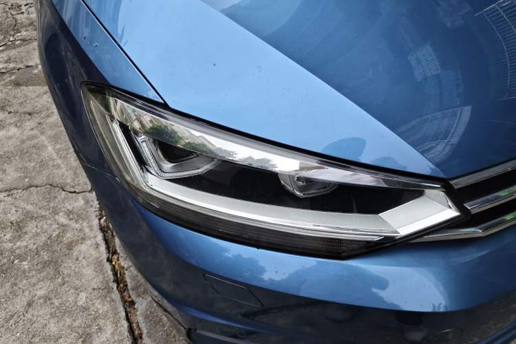 Used Volkswagen Touran 2018 Volkswagen Touran L 280TSI DSG Comfort Edition 7-seater Right Front Headlight
