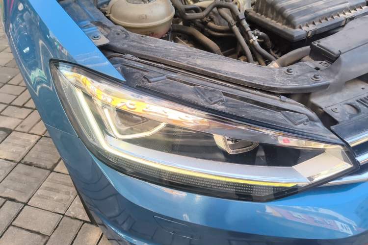 Used Volkswagen Touran 2018 Volkswagen Touran L 280TSI DSG Luxury Edition 6-seater Right Front Headlight